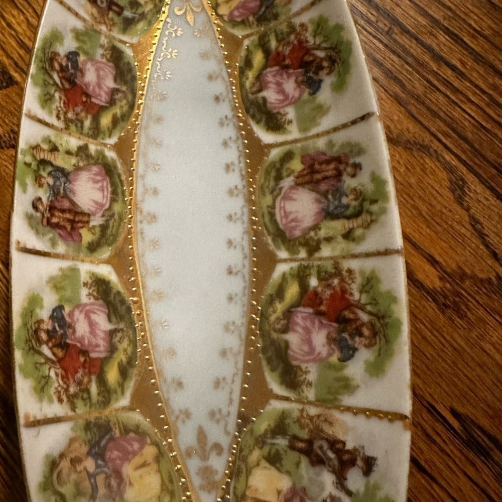 Porcelain Vintage Platter depicting a courting couple!  Beautiful detail - Picture 7 of 8